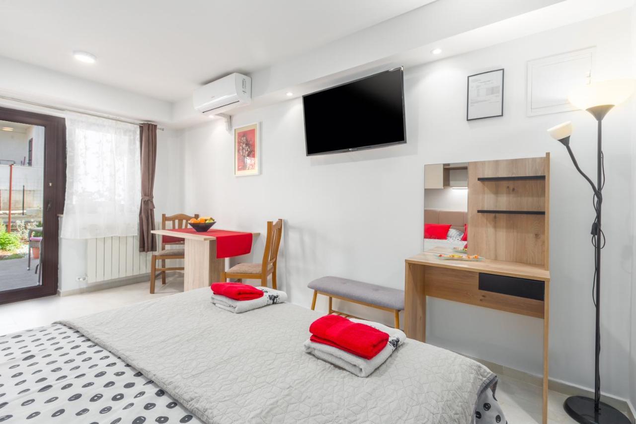 פורץ Alex Deluxe Apartments On Beach מראה חיצוני תמונה