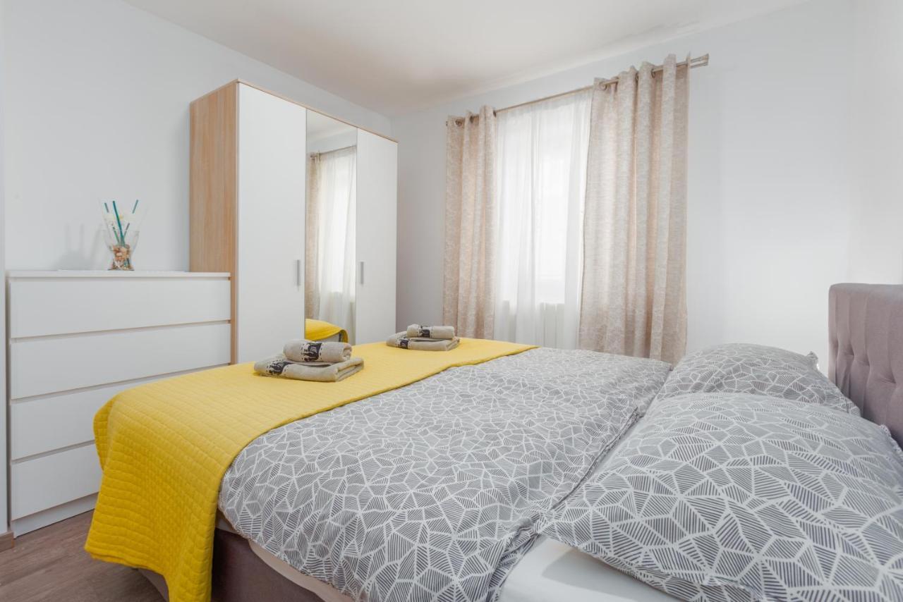 פורץ Alex Deluxe Apartments On Beach מראה חיצוני תמונה