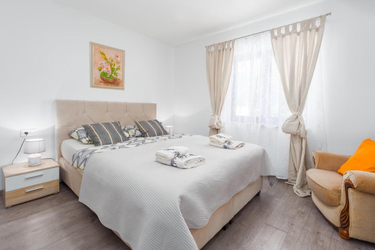 פורץ Alex Deluxe Apartments On Beach מראה חיצוני תמונה