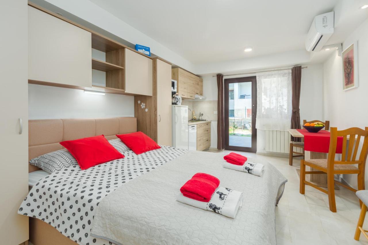 פורץ Alex Deluxe Apartments On Beach מראה חיצוני תמונה