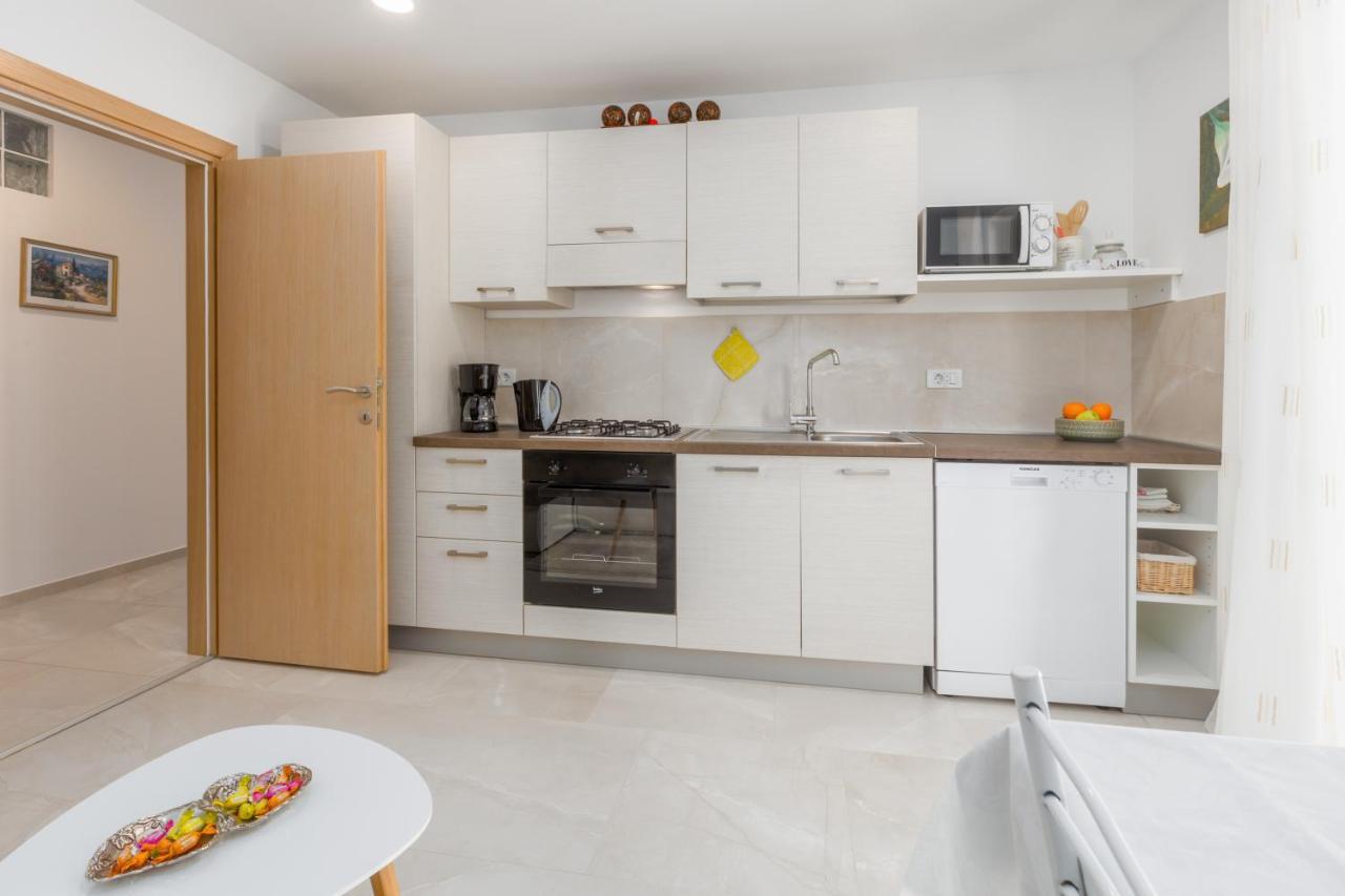 פורץ Alex Deluxe Apartments On Beach מראה חיצוני תמונה