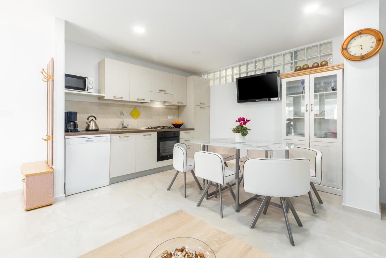 פורץ Alex Deluxe Apartments On Beach מראה חיצוני תמונה