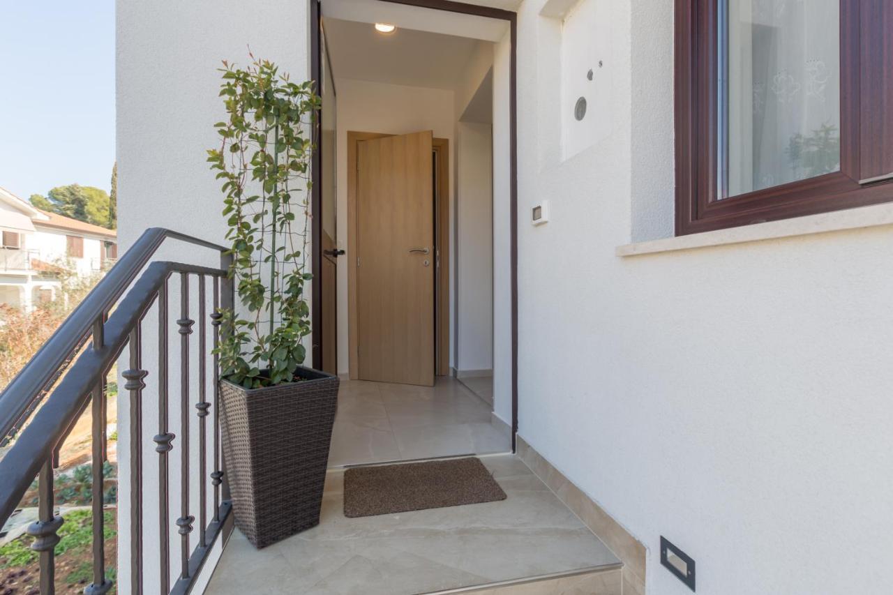 פורץ Alex Deluxe Apartments On Beach מראה חיצוני תמונה