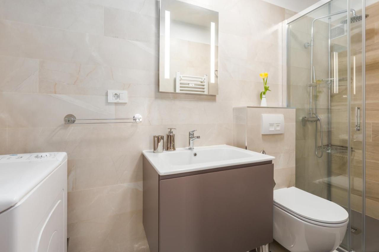 פורץ Alex Deluxe Apartments On Beach מראה חיצוני תמונה