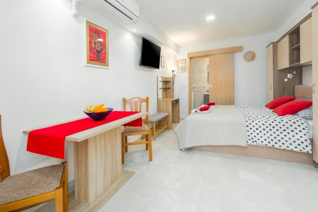 פורץ Alex Deluxe Apartments On Beach מראה חיצוני תמונה