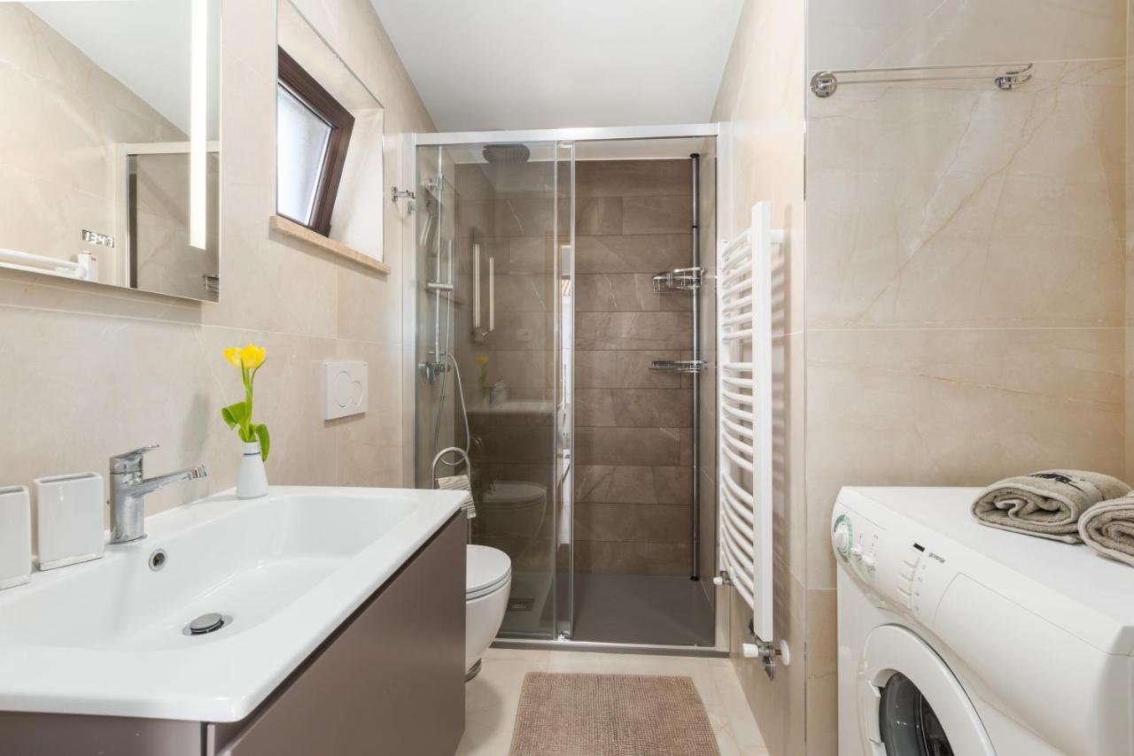 פורץ Alex Deluxe Apartments On Beach מראה חיצוני תמונה