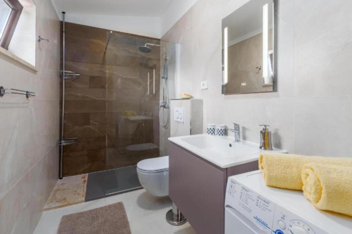 פורץ Alex Deluxe Apartments On Beach מראה חיצוני תמונה